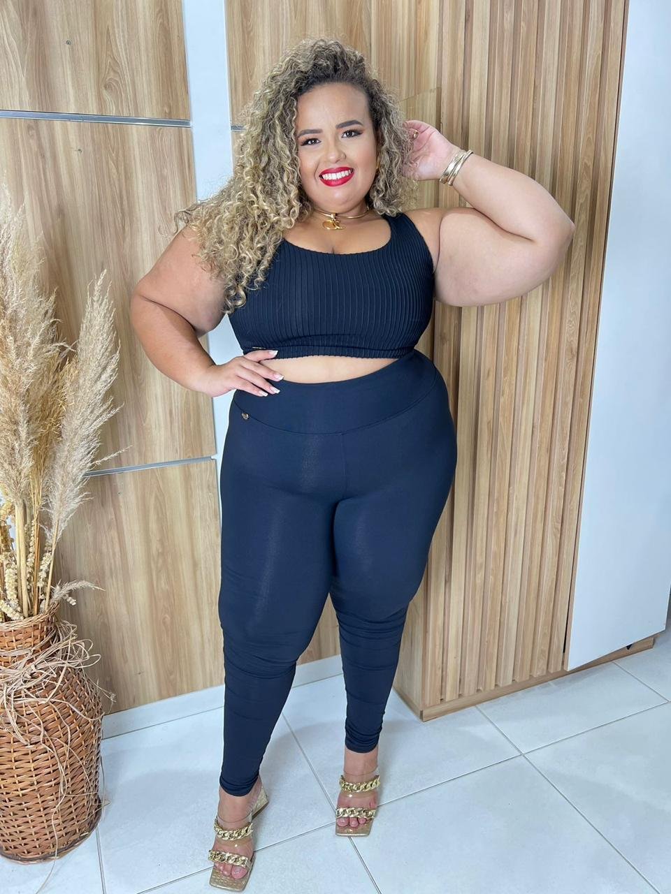 Alternative view of Calça Legging Poliamida Premium Zero Transparência Plus Size– Cintura Alta Fitness Veste 48/50/52/54